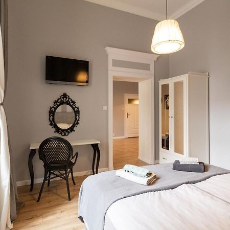 Heavenly Apartment Above Starbucks Cracovie Extérieur photo